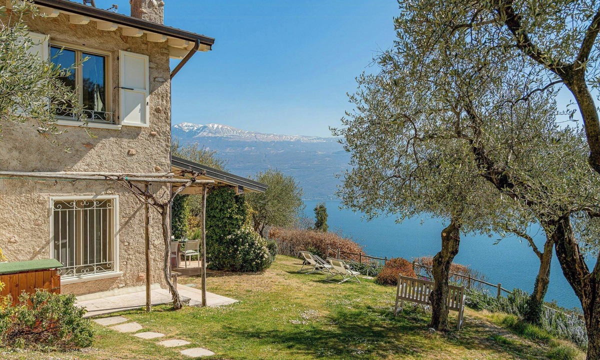 Gargnano Apartment | 1-bed villa apt with pool & Garda view