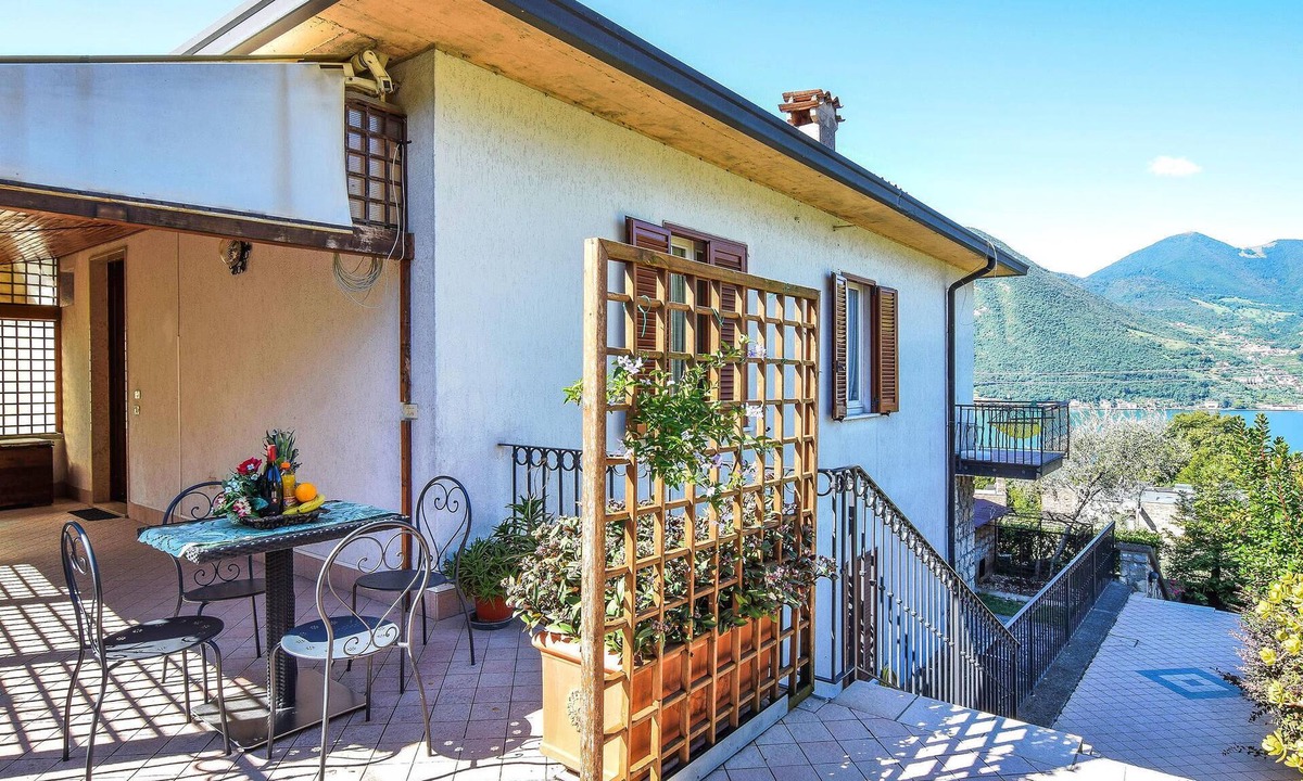 Sensole Apartment | 1 bedroom nice apartment in Monte Isola