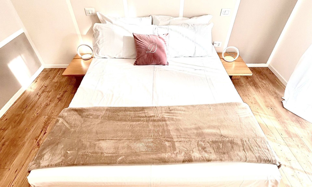 Sud-Ovest Apartment | 1 Double Room with Private Bathroom in the Feria Neighborhood, Near Downtown