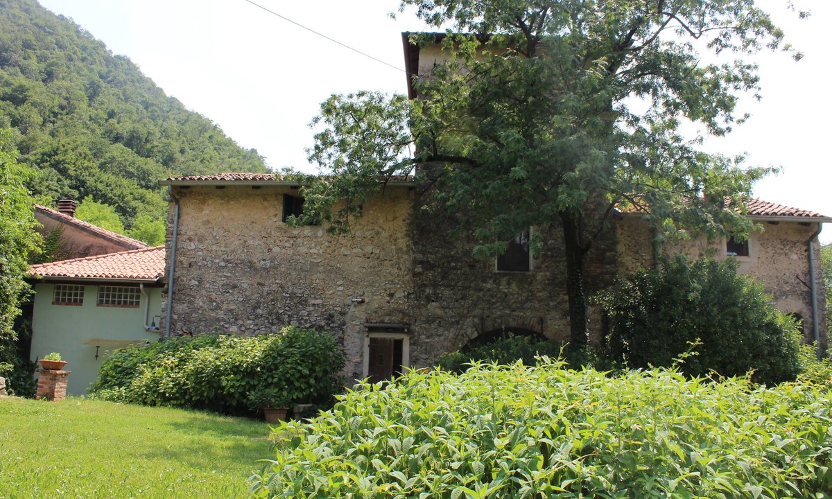 Nord-Est House | 16th-century mansion with Park in the Woods in Verona. Sleeps 6, Ideal for Families