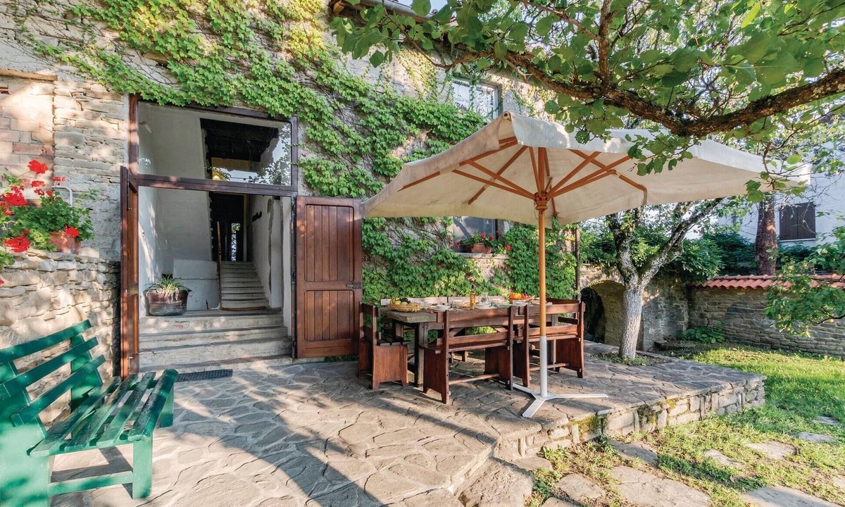 Borgo Val di Taro House | 4 bedroom gorgeous home in Borgo Val di Taro PR