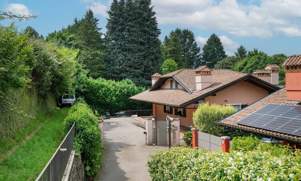 Vedasco House | 5 bedroom pet friendly home in Stresa
