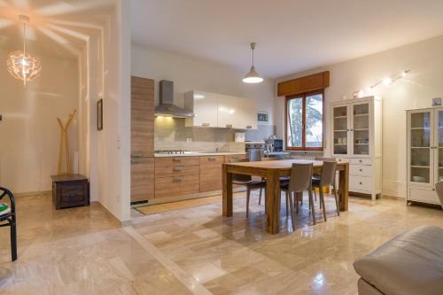San Zeno Apartment | Alle mura apartment by Reasy&Busy