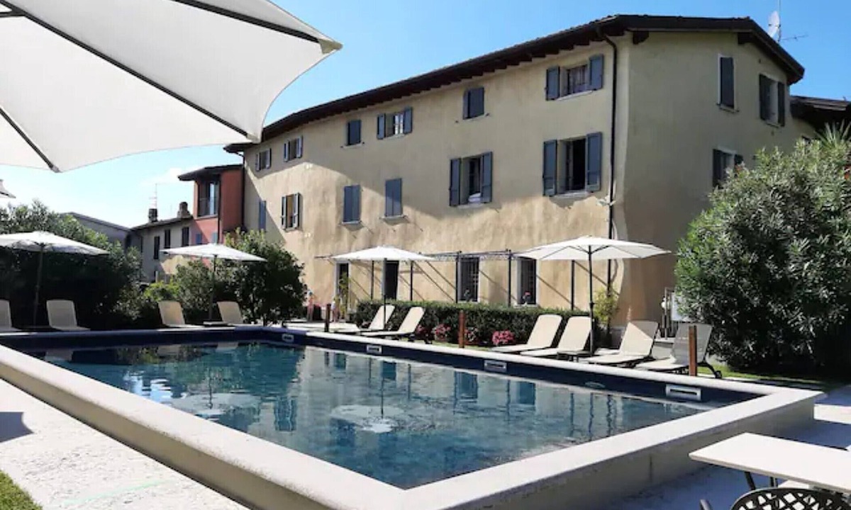 San Felice del Benaco Apartment | Apartment 'Villa Antica Torre Boccaccio' with Shared Pool, Wi-Fi and Air Conditioning