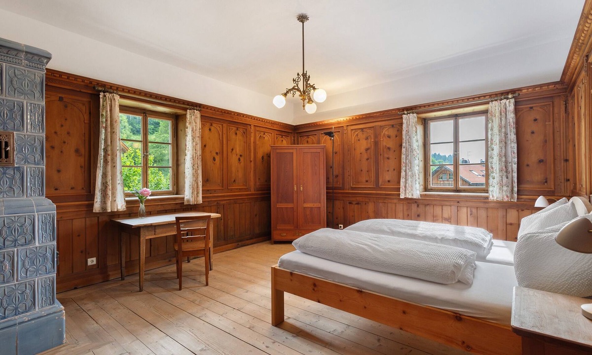 Pfalzen Apartment | Apartment 'Ansitz Baumannhof Erker Suite' with Mountain View, Shared Garden & Wi-Fi