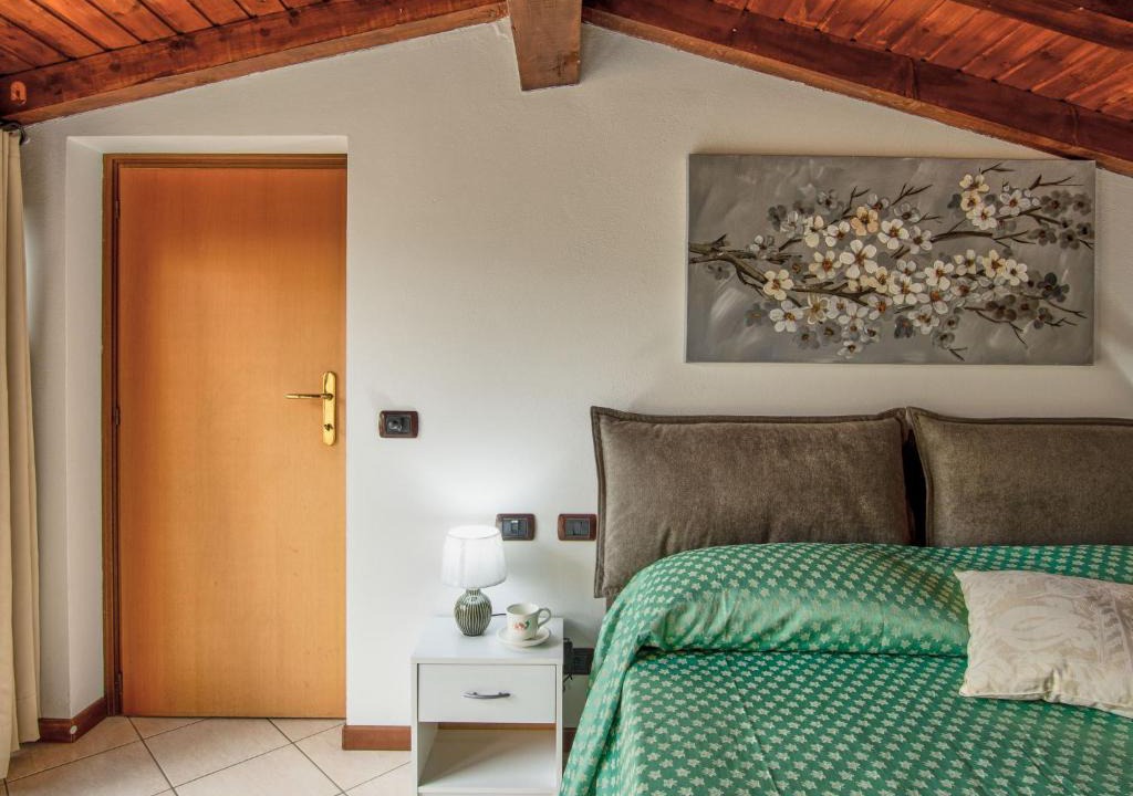 Montano Lucino Apartment | Apartment Azalea by Interhome