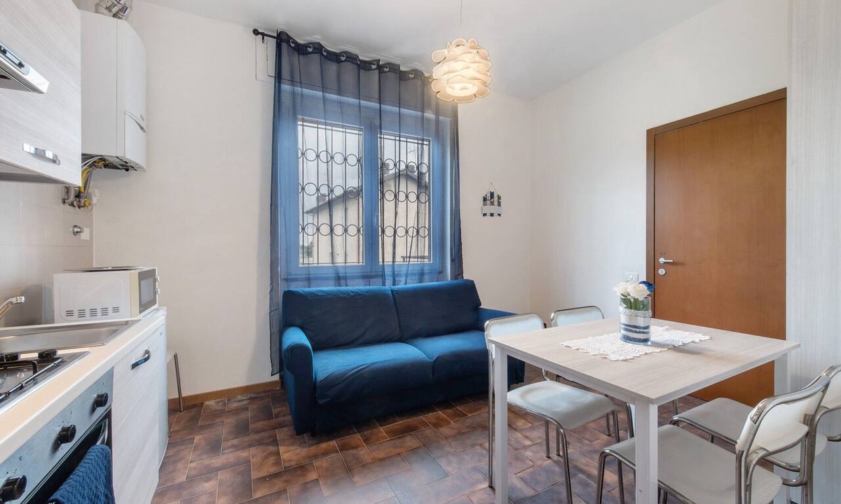 Alzate Brianza Apartment | Apartment 'Blu' with Shared Terrace and Wi-Fi