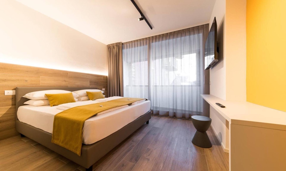Nago-Torbole Apartment | Apartment 'Boutique Yellow' with Balcony, Wi-Fi and Air Conditioning