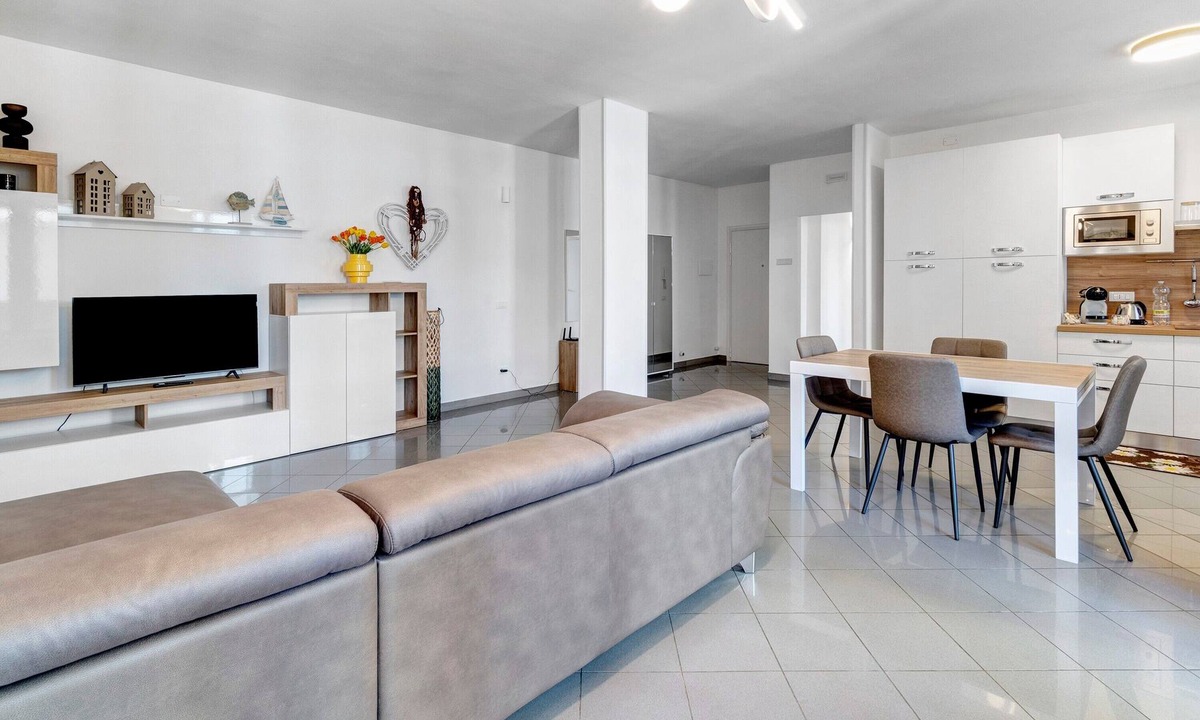 Sottomarina Apartment | Apartment 'Casa Da Luigina 2' with Balcony, Wi-Fi and Air Conditioning