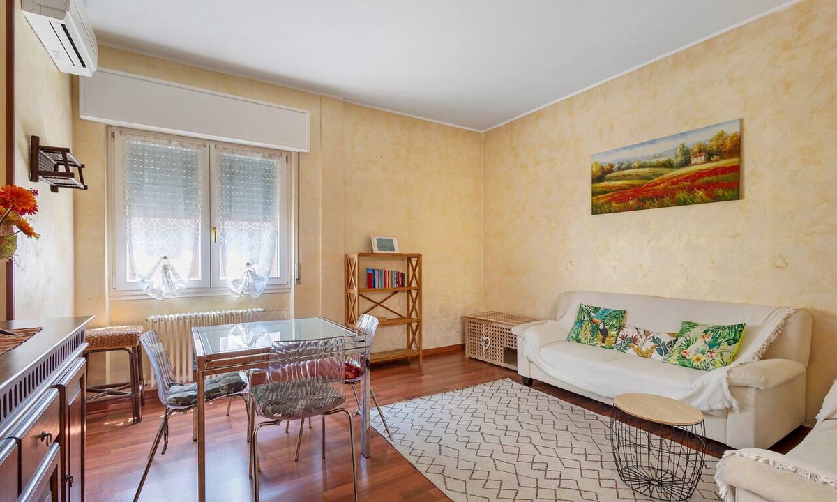 San Zeno Apartment | Apartment 'Casa Dei Navigatori' with Balcony, Wi-Fi and Air Conditioning