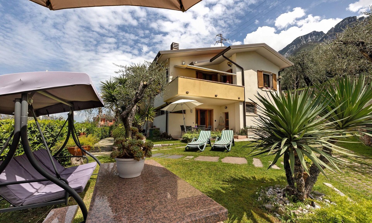 Assenza Apartment | Apartment 'Edda - Sole' with Lake View, Private Terrace, and Wi-Fi