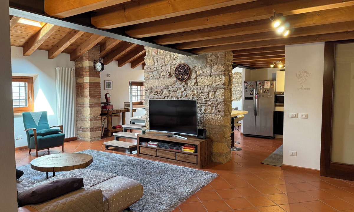 Colognola ai Colli Apartment | Apartment in renovated rustic courtyard