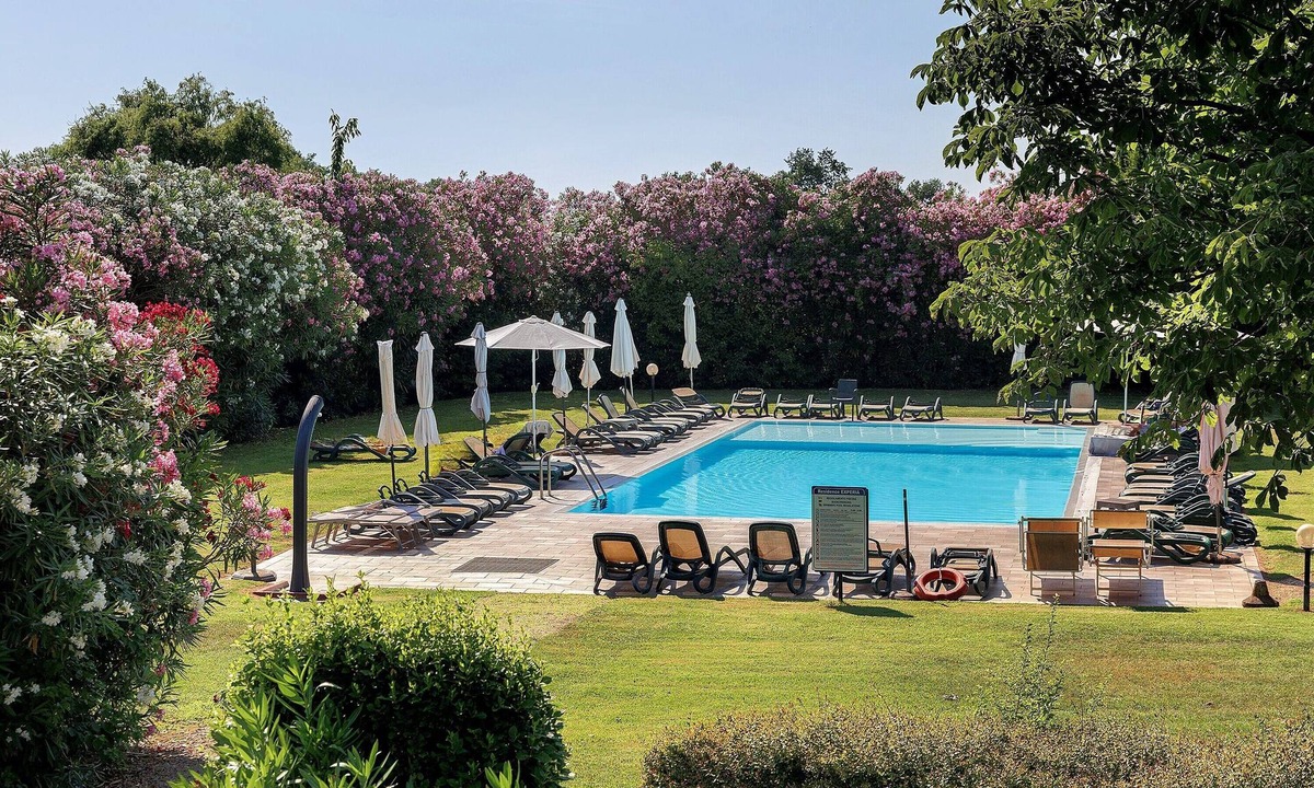 Peschiera del Garda Apartment | Apartment 'Golf & Lake Relax' with Mountain View, Wi-Fi and Air Conditioning