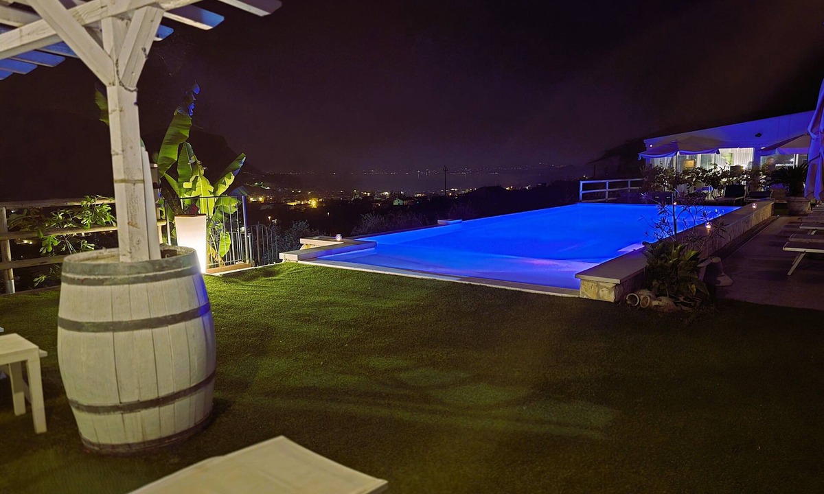 Costermano Apartment | Apartment 'Balcone Ale' with Lake View, Wi-Fi and Air Conditioning