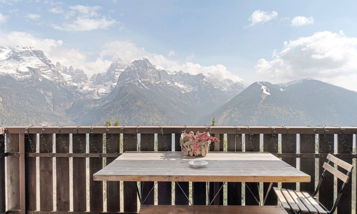 Madonna di Campiglio Apartment | Apartment 'Relax At The Mountain' with Mountain View, Shared Terrace and Wi-Fi