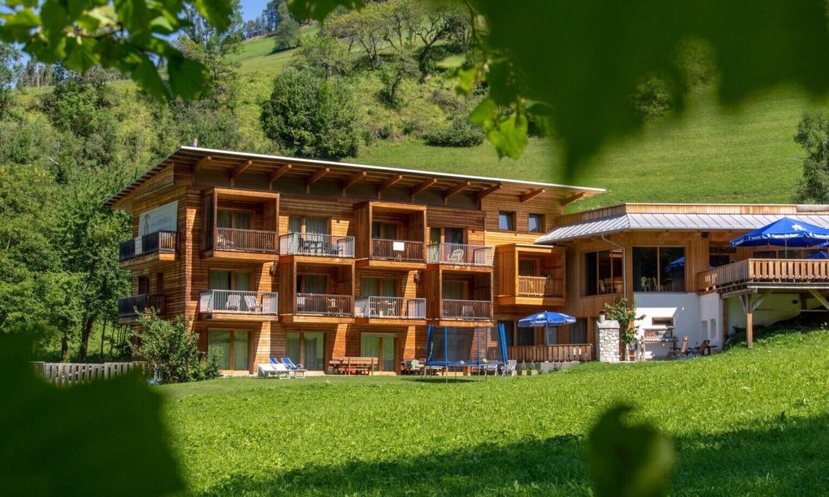 San Vigilio Apartment | Apartment "Le Table A" with Mountain View, Garden & Wi-Fi