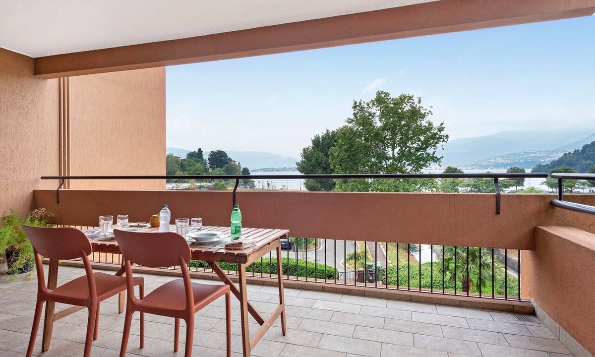 Laveno Apartment | Apartment 'L'Oca Del Lago Lakeview' with Lake View, Private Terrace and Wi-Fi