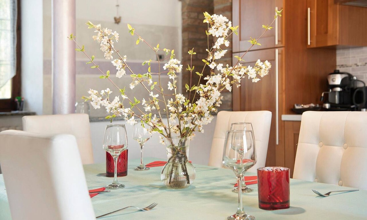 Castell'Alfero Apartment | Apartment 'La Dolce Vita' with Private Garden, Private Pool and Wi-Fi