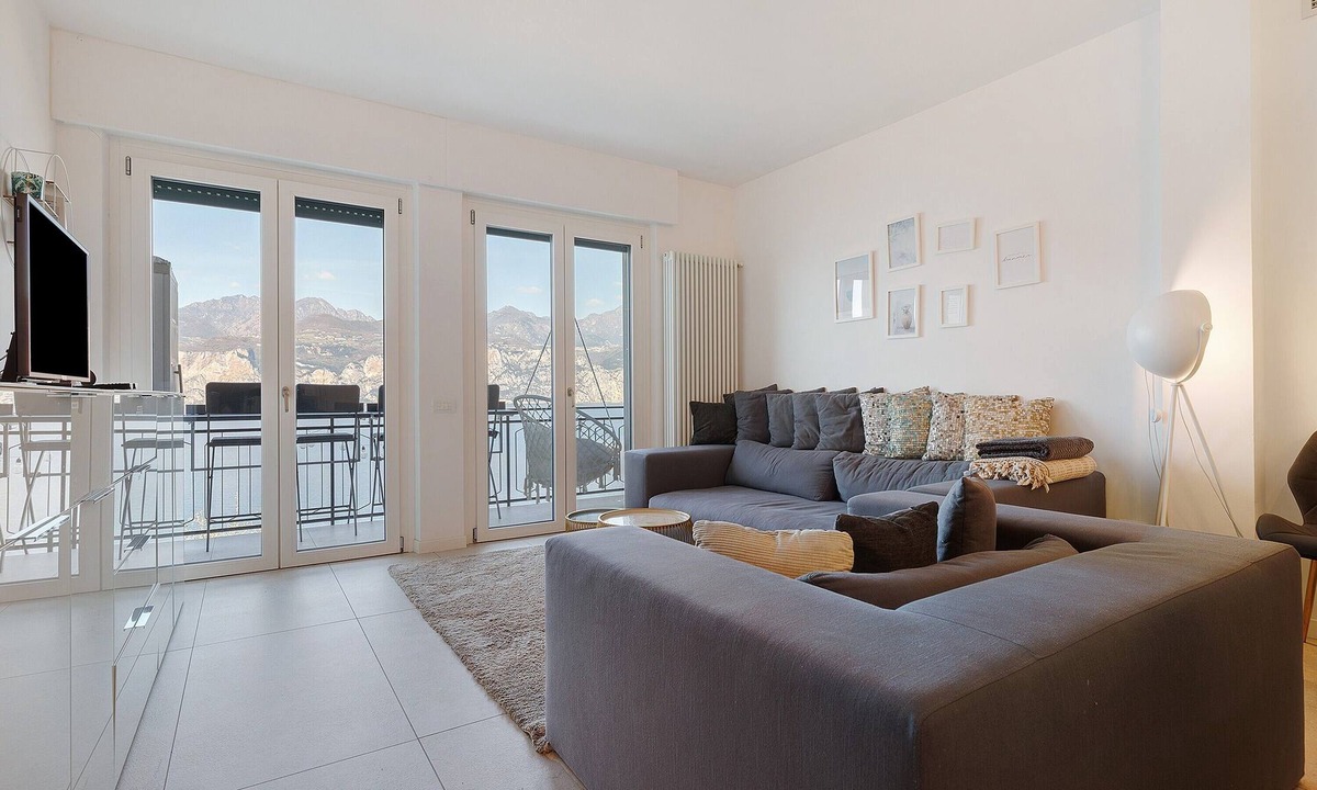 Val di Sogno Apartment | Apartment "Lake View Casa di Sandra" with Lake View, Wi-Fi and Air Conditioning