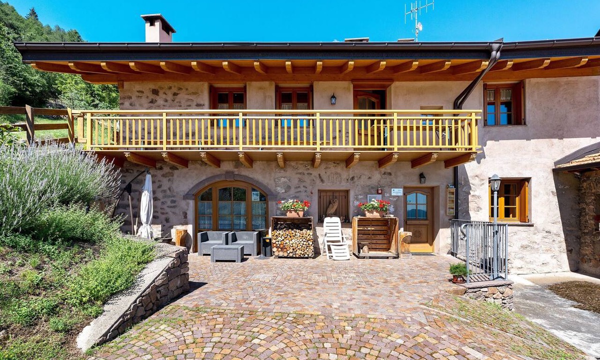 Altavalle Apartment | Apartment 'Maso Bornie Mirtillo' with Mountain View, Shared Terrace and Wi-Fi