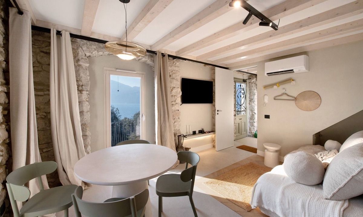Malcesine Apartment | Apartment Oliva (45 m2) with shared terrace, sauna and lake view