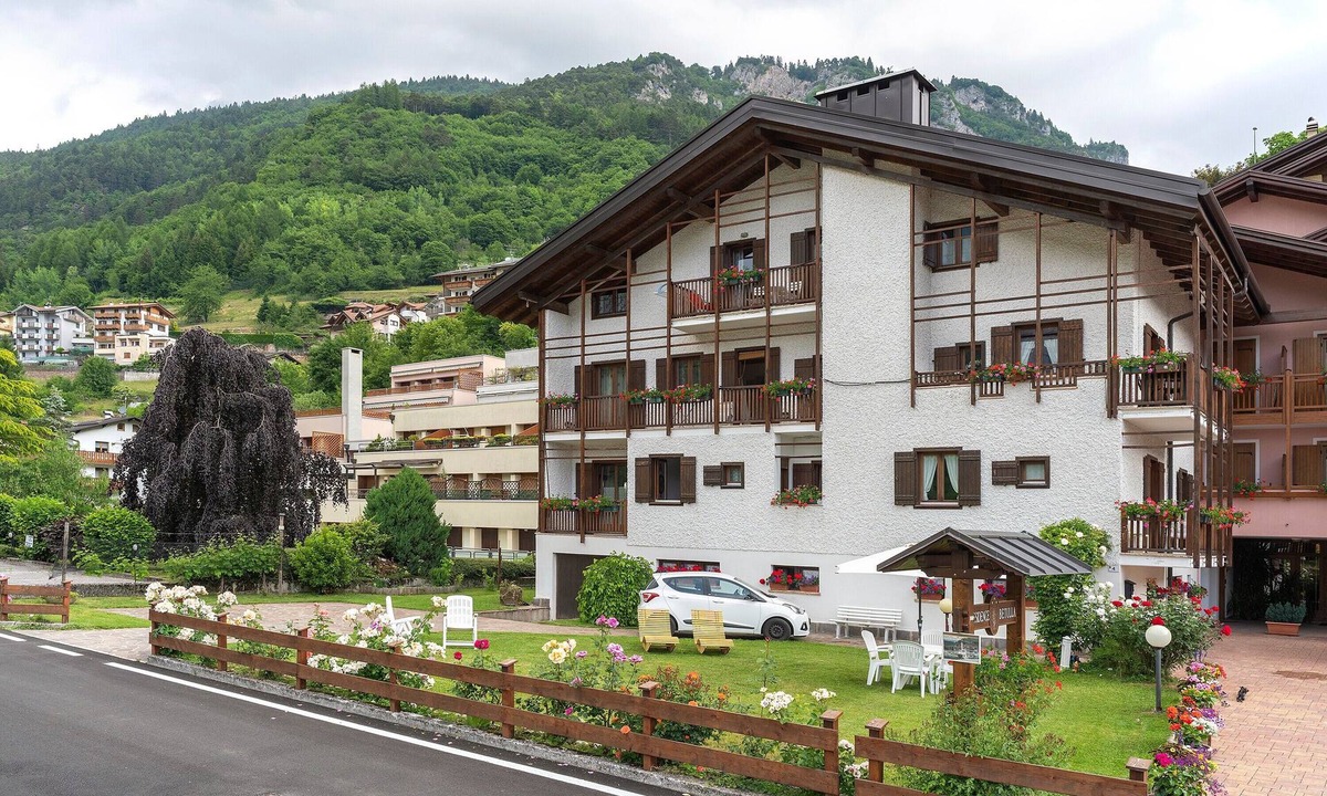 Molveno Apartment | Apartment 'Ornella' with Lake View, Private Garden and Wi-Fi