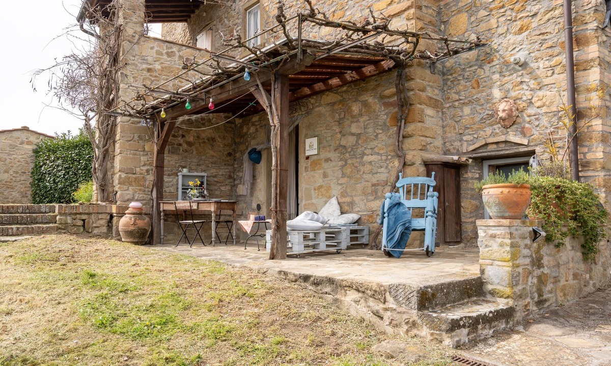 Santa Reparata Apartment | Apartment Room with a View in Anghiari