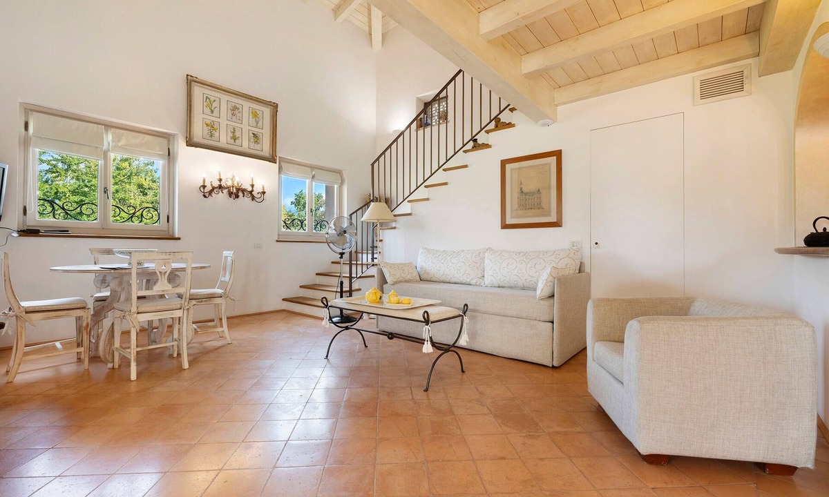 Puegnago del Garda Apartment | Apartment 'Superior Diamante' with Shared Pool, Wi-Fi and Air Conditioning