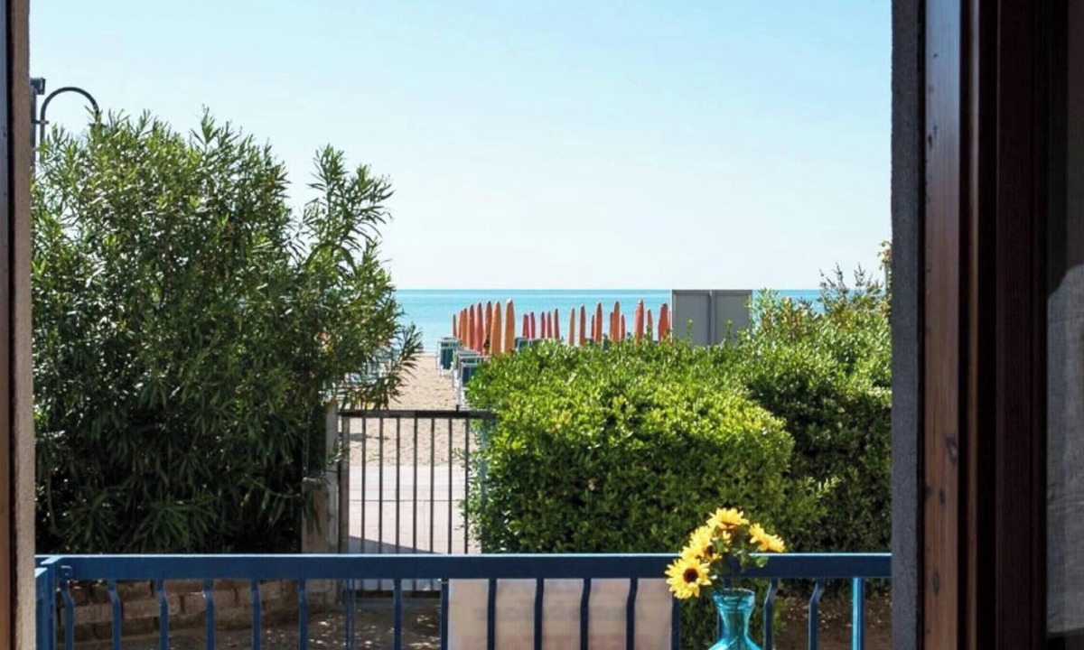 Lido di Jesolo Apartment | Apartment 'Villa Ridente 02' with Sea View, Private Terrace and Air Conditioning
