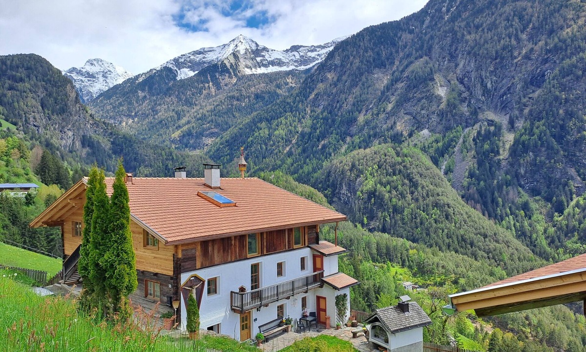 Acereto Apartment | Apartment 'Wasserfallspitz' – Mountain Views, Sunny Balcony & Farmhouse Charm