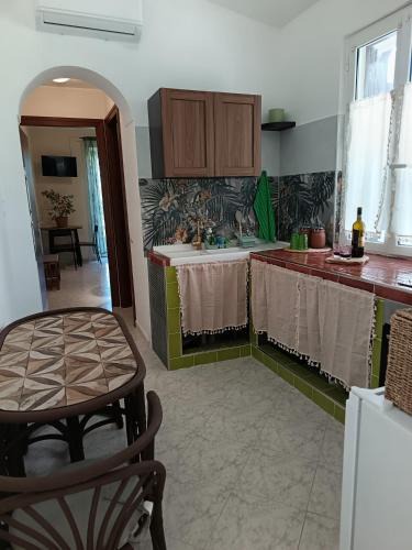 Nerola House | Ape Regina