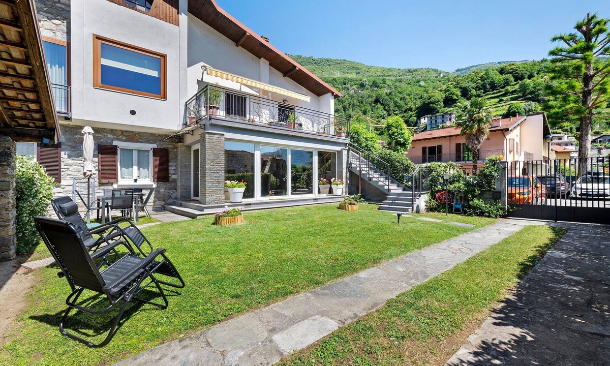 Gera Lario House | Aphrodite's Garden – Central Yet Peaceful Apartment Near Lake Como