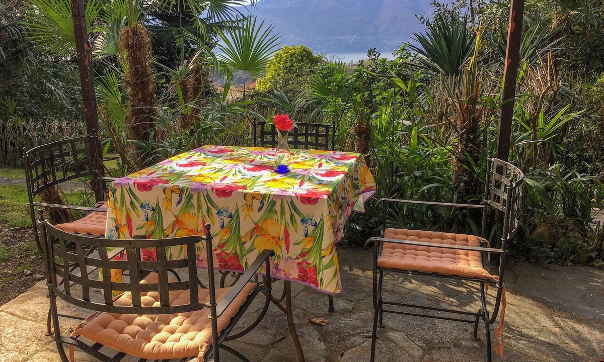 Porto Valtravaglia Apartment | Appartamento Ibisco by Lago Reisen