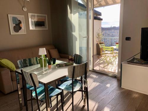 Aurora Apartment | Attico Ellen terrazza con vista