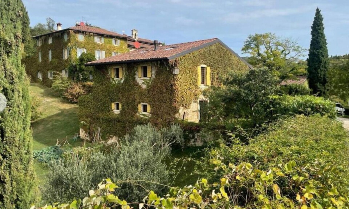 Negrar House | Barn with stone vaults between Verona and Garda