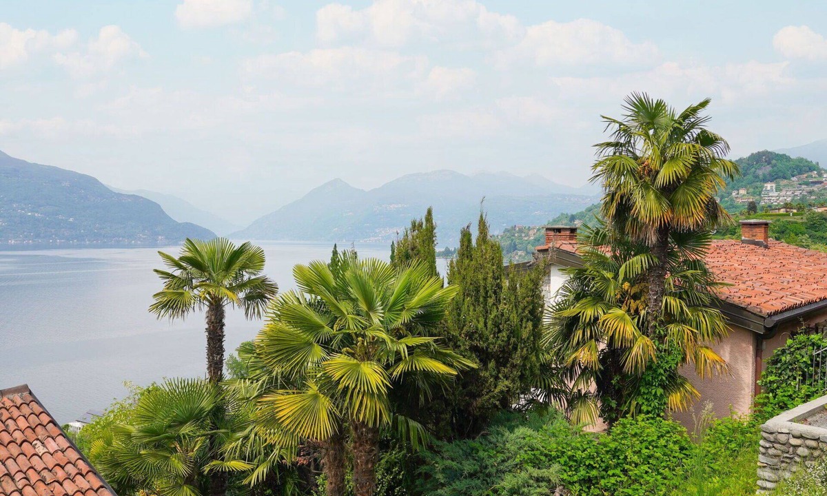 Porto Valtravaglia Apartment | Beautiful apartment for 4 guests with WIFI, TV, terrace and pets allowed