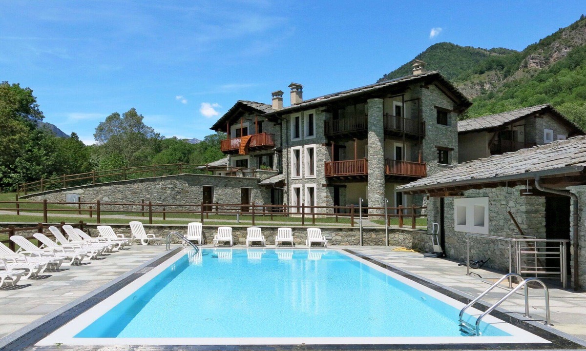 Sampeyre Apartment | Beautiful apartment for 4 guests with WIFI, pool, TV and terrace