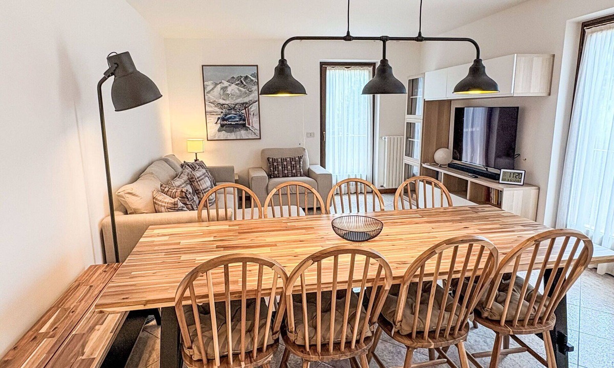 Pinzolo Apartment | Beautiful apartment for 8 people with WIFI, TV and balcony