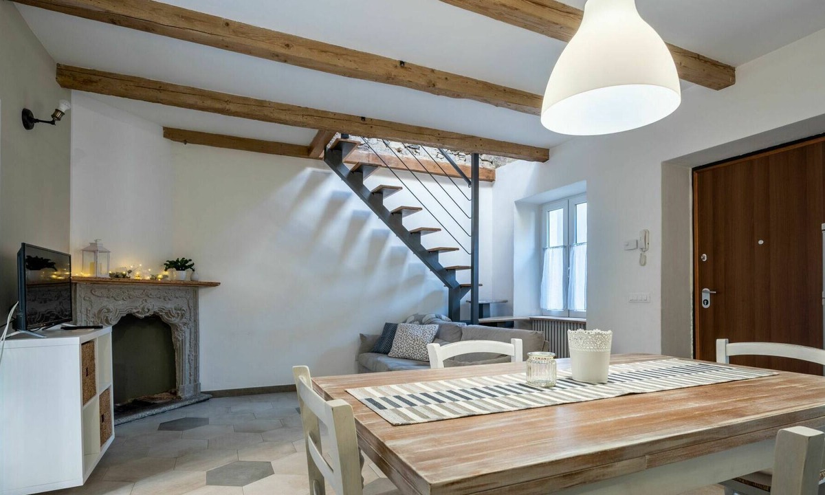 Omegna Apartment | Beautiful apartment for 4 people with WIFI, TV, terrace and pets allowed
