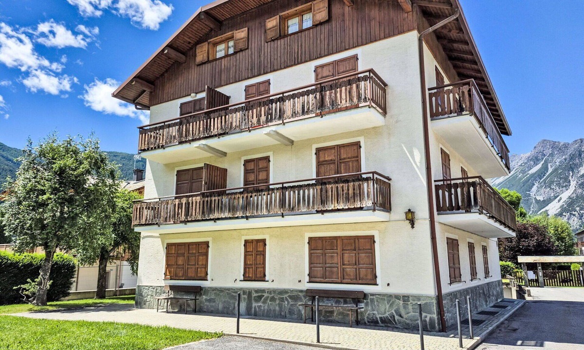 Bormio Apartment | Beautiful apartment for 6 guests with WIFI, TV and balcony