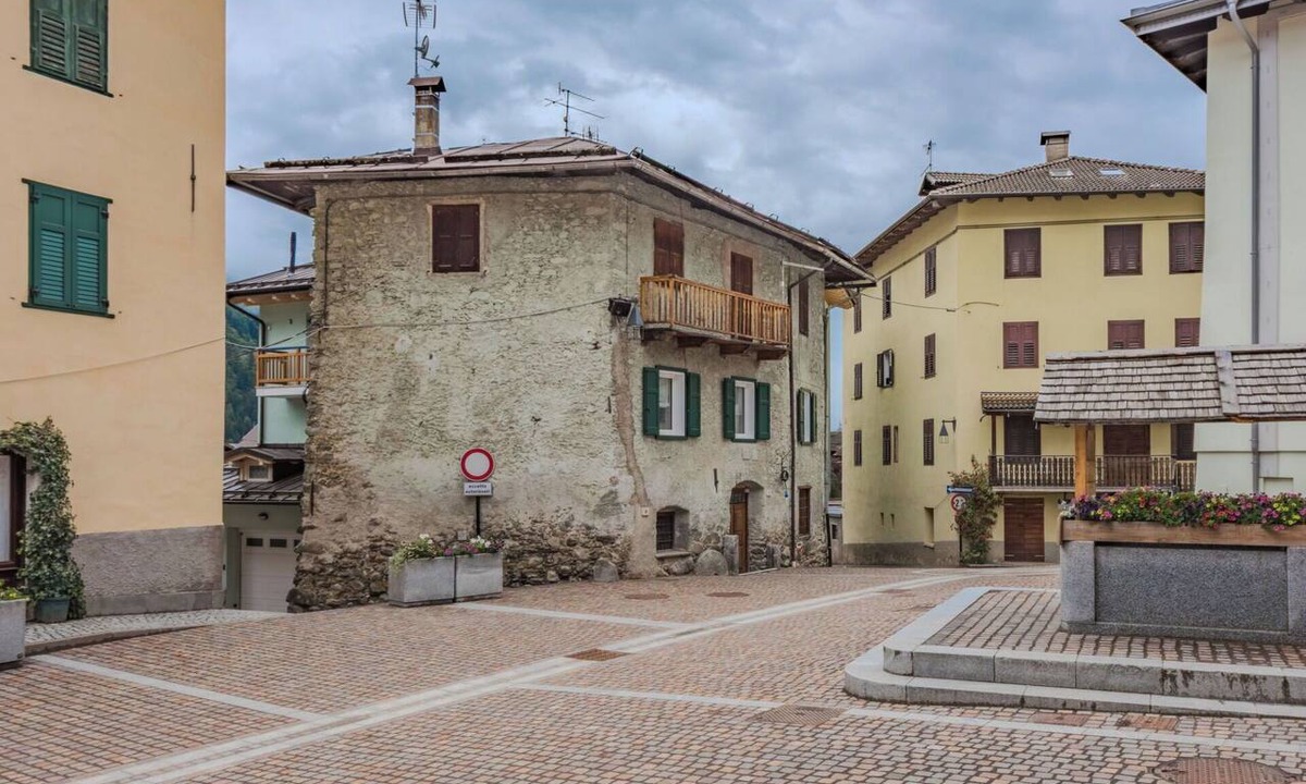 Fucine Apartment | Beautiful apartment for 8 people with WIFI, TV and balcony