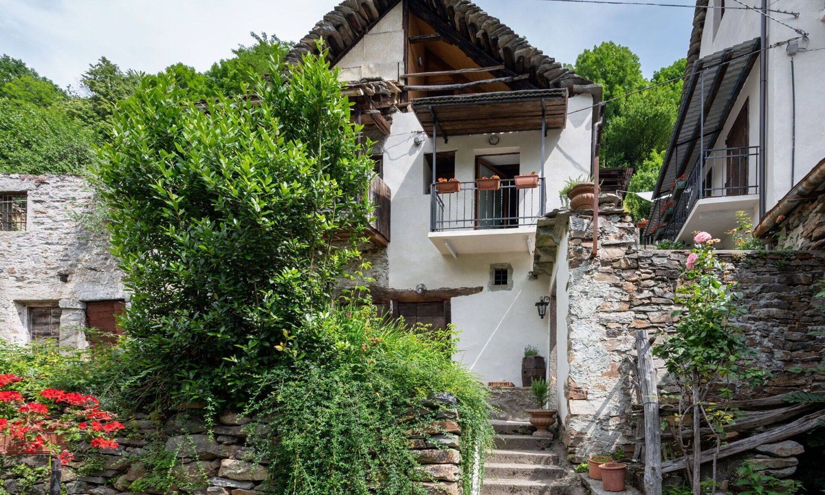 Bognanco House | Beautiful villa for 2 guests with TV, terrace and pets allowed