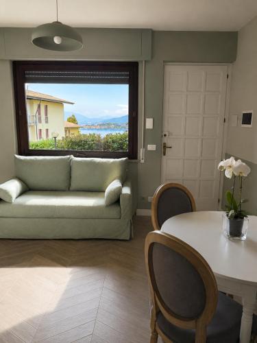 Baveno Apartment | BELLAVISTA LAKE VIEW apartment with PRIVATE GARDEN