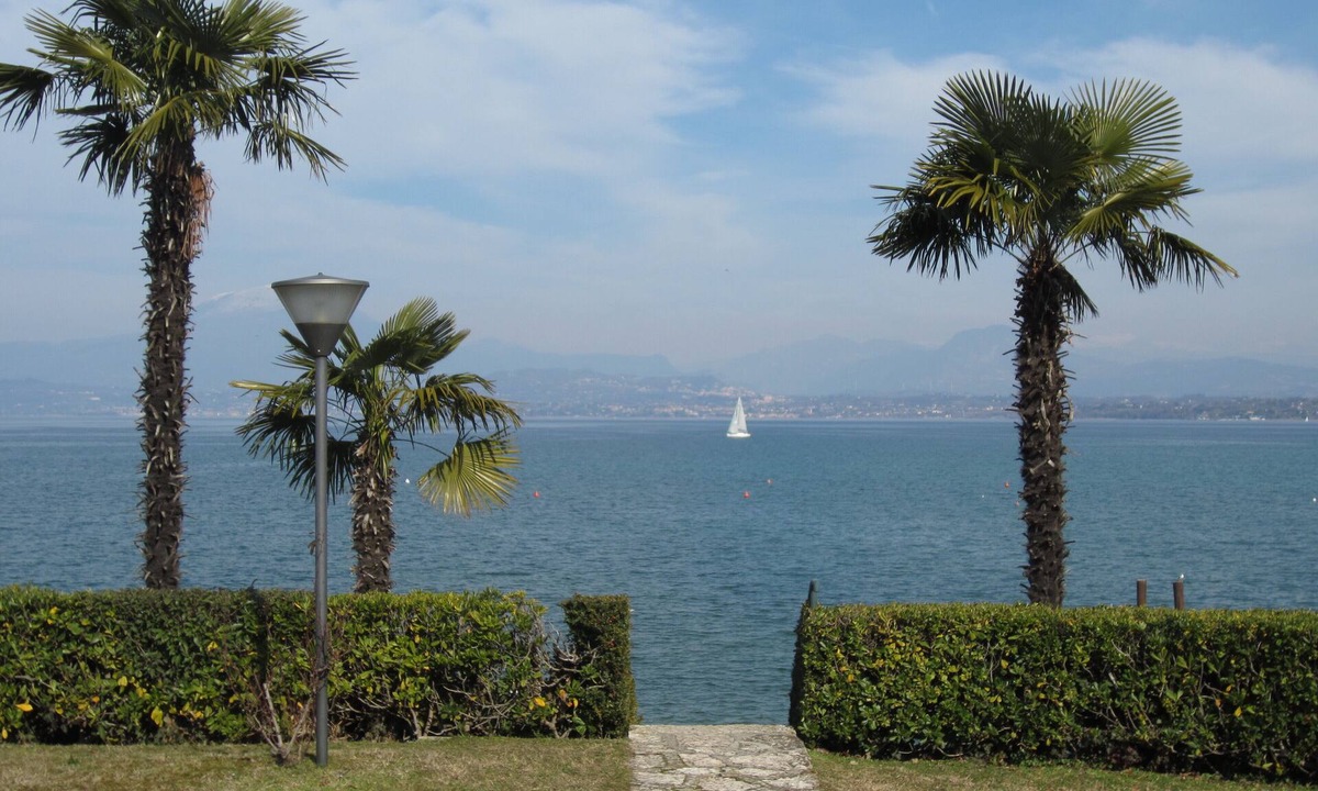 San Benedetto di Lugana Apartment | BLUE FRONT LAKE (if overbooked 👀CASA AMELIAS👀) with 2 bedrooms, 4 beds
