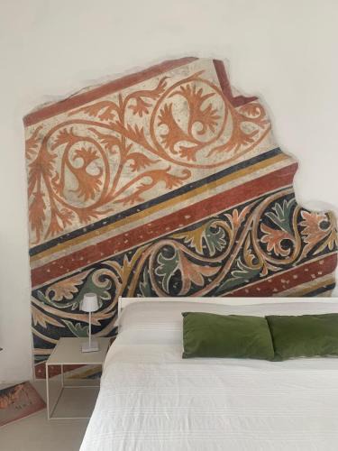 Centro Storico Nord Apartment | Bright frescoed attic in the city center, Brescia