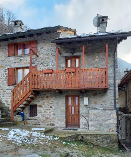 Perloz House | Casa Allegra