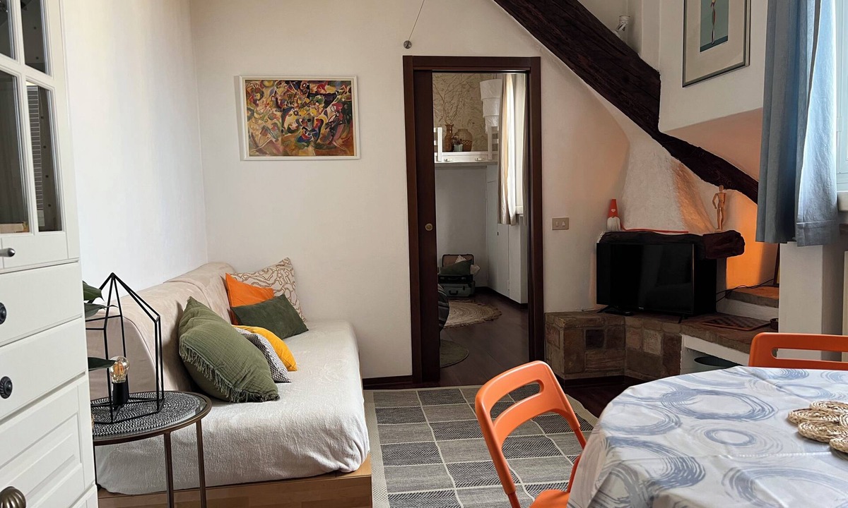 Chinatown Apartment | Casa Lara Milano - One Bedroom Apartment, Sleeps 3