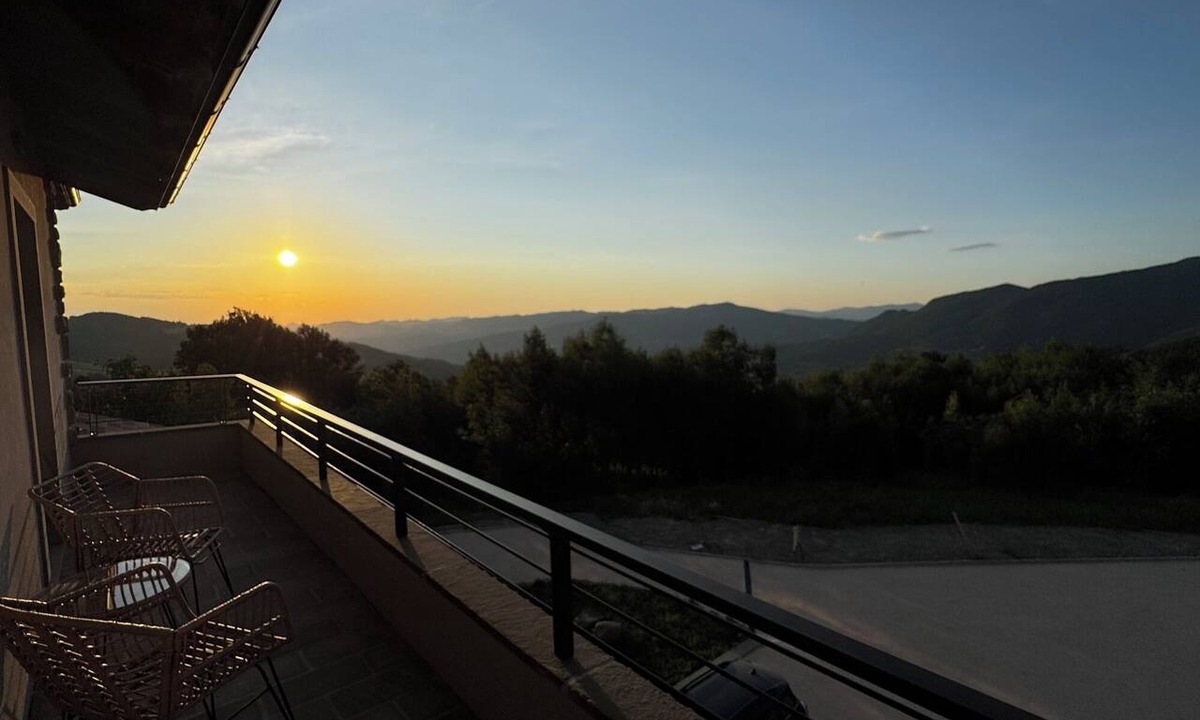 Sestola House | Casa Magnolia: Spacious Boutique Mountain Home - 4 Bathrooms - Panoramic Views