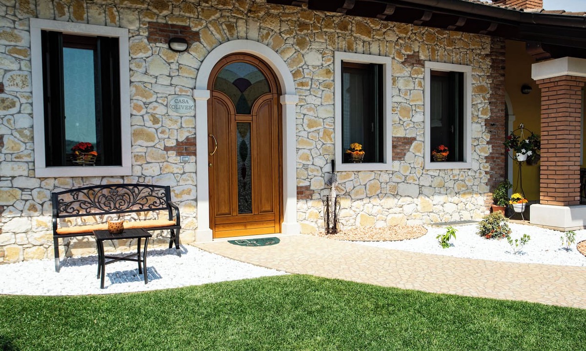 Montecchia di Crosara Apartment | Casa Oliver: Apartment with a view of the valley near Verona and Vicenza