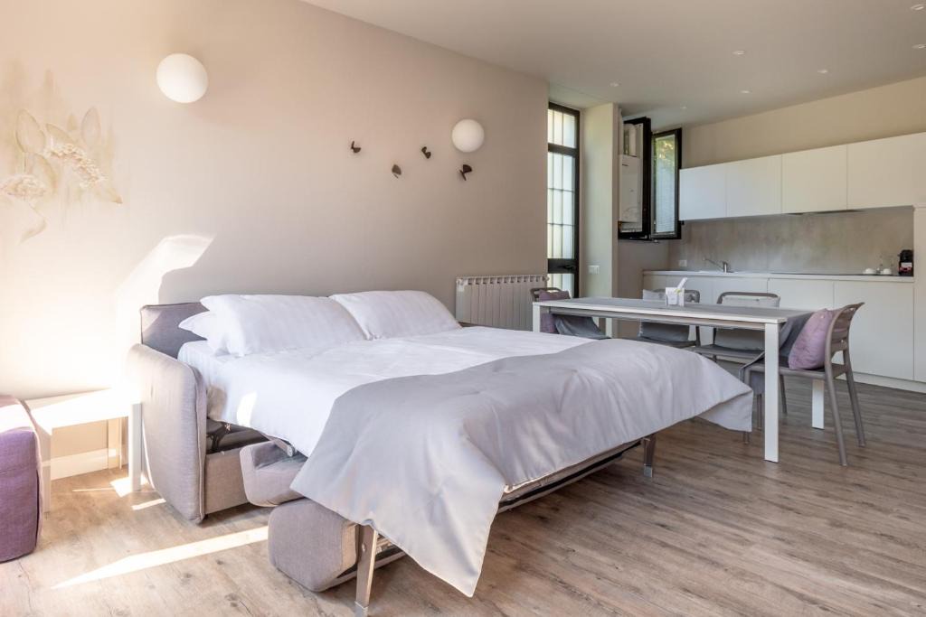 Colmegna Apartment | Casa Ortensia by Villa Porta Collection